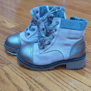 Steve Madden Kids Boots in Metallic Silver and Blue